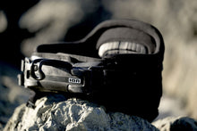Carica l'immagine nel visualizzatore di Gallery, action_shot