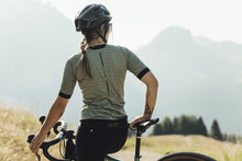 Cargar imagen en el visor de la galería, ION Gravel Jersey VNTR Amp Short Sleeve Women 2024