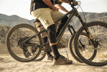 Carica l'immagine nel visualizzatore di Gallery, Pantaloncini MTB Tech Logo Plus da uomo