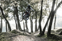 Lade das Bild in den Galerie-Viewer, action_shot