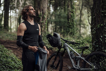Carica l'immagine nel visualizzatore di Gallery, Gilet MTB protettivo Scrub Amp