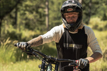 Cargar imagen en el visor de la galería, ION MTB Gloves Scrub 2022