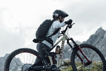 Carica l'immagine nel visualizzatore di Gallery, Zaino MTB Villain 8