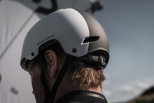 Lade das Bild in den Galerie-Viewer, action_shot