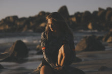 Load image into Gallery viewer, ION Women Wetsuit Amaze Hot Shorty 1.5 Longsleeve Front Zip 2024
