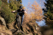 Lade das Bild in den Galerie-Viewer, action_shot