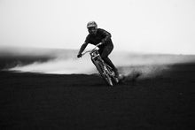 Lade das Bild in den Galerie-Viewer, action_shot