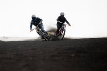 Lade das Bild in den Galerie-Viewer, action_shot