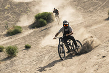 Lade das Bild in den Galerie-Viewer, MTB Latzhose Seek Amp Unisex