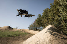 Lade das Bild in den Galerie-Viewer, action_shot