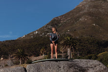 Load image into Gallery viewer, ION Women Wetsuit Amaze Hot Shorty 1.5 Longsleeve Front Zip 2024

