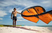 Carica l'immagine nel visualizzatore di Gallery, action_shot